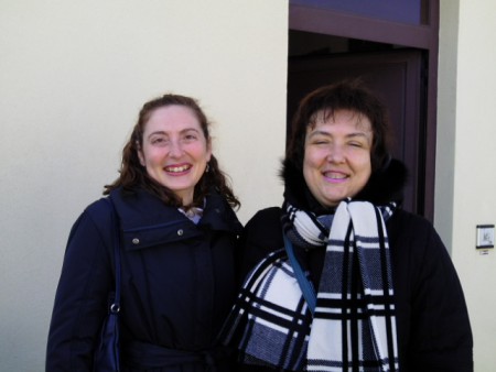 Le due amiche sorridenti